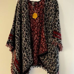 Animal print shawl wrap Vince Camuto NWT